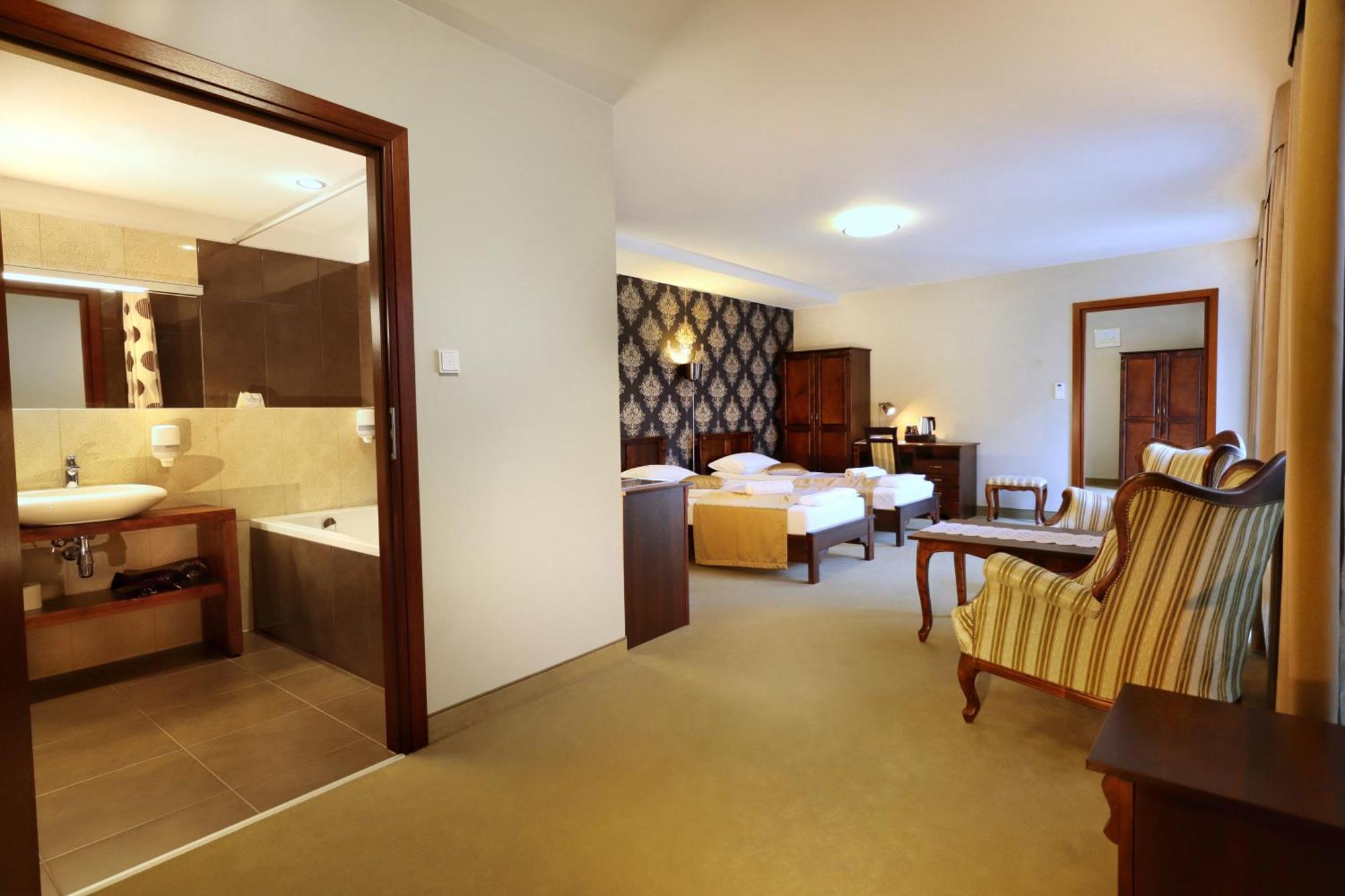 Deluxe Family Suite