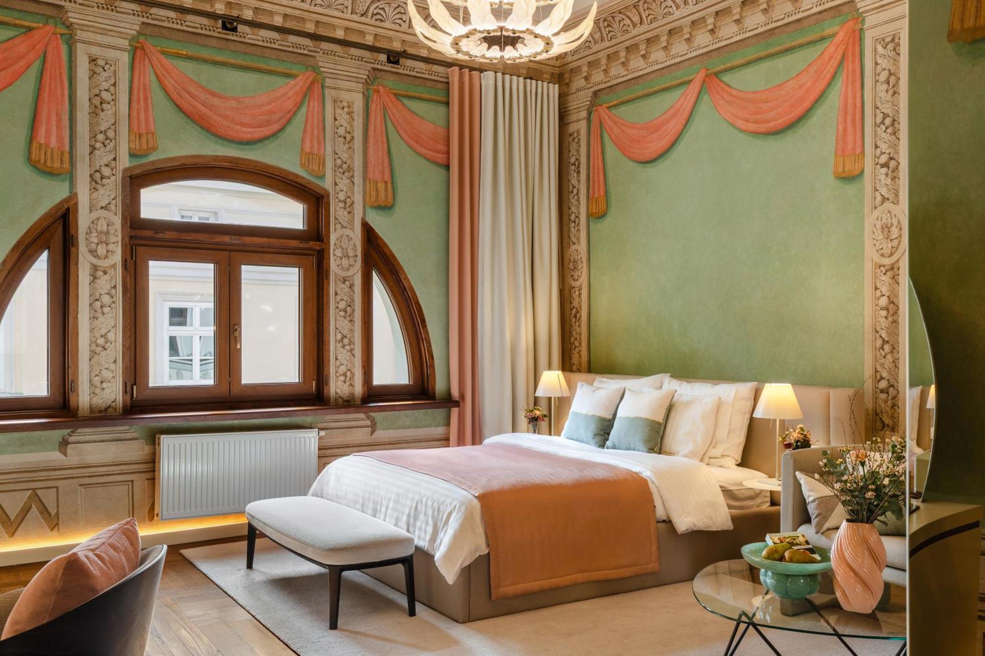 Deluxe Queen Room