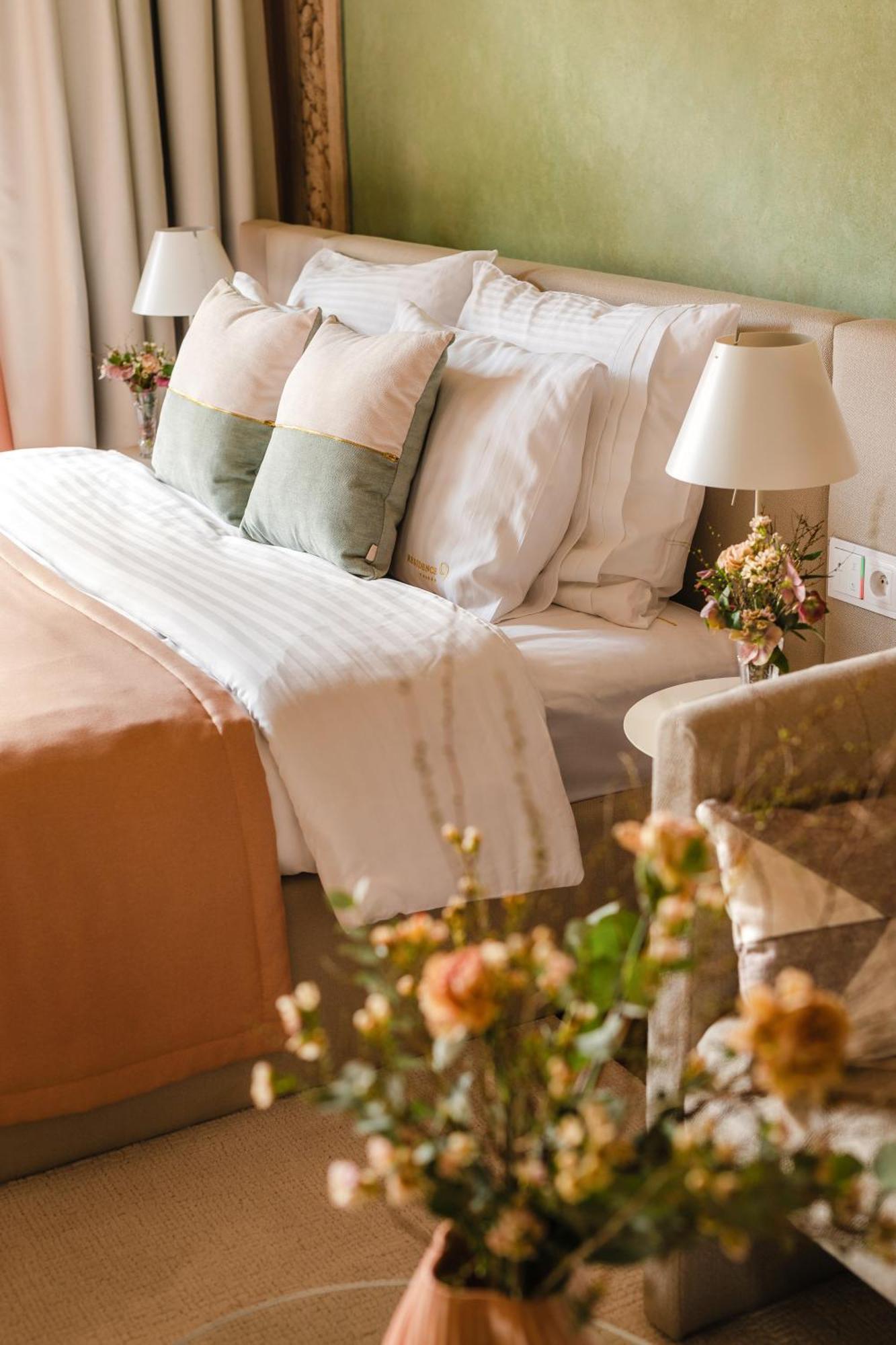 Deluxe Queen Room