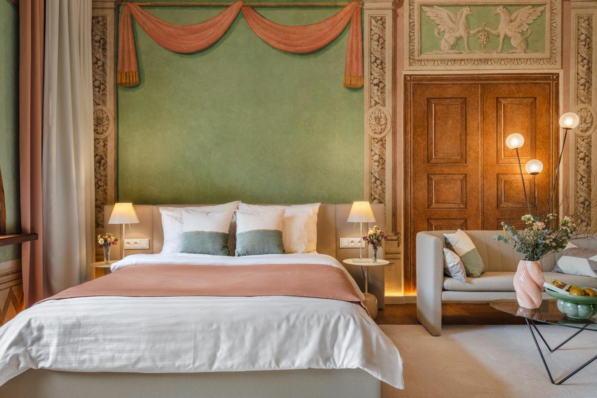 Deluxe Queen Room