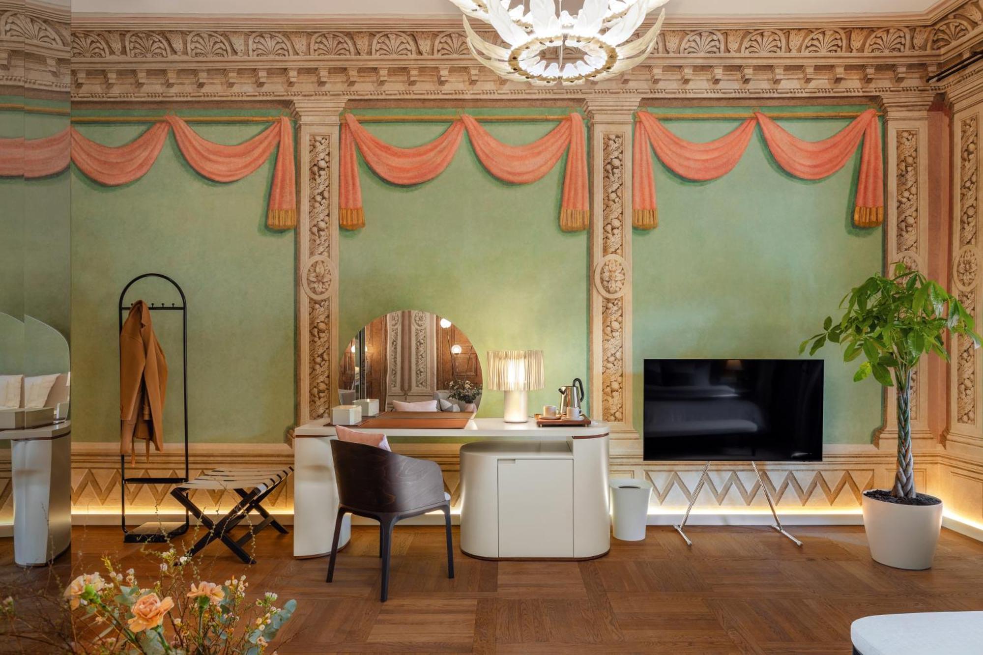 Deluxe Queen Room