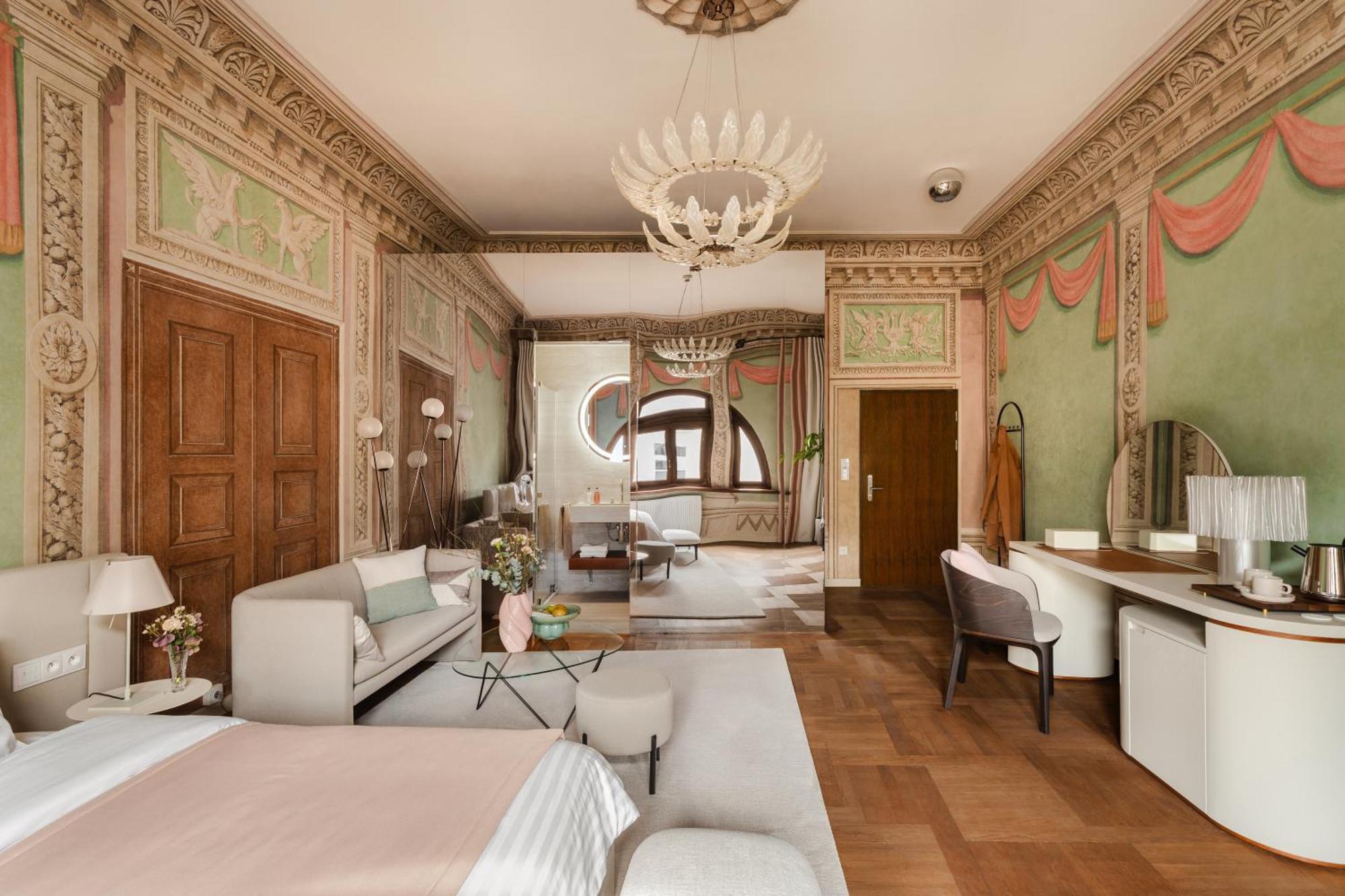 Deluxe Queen Room
