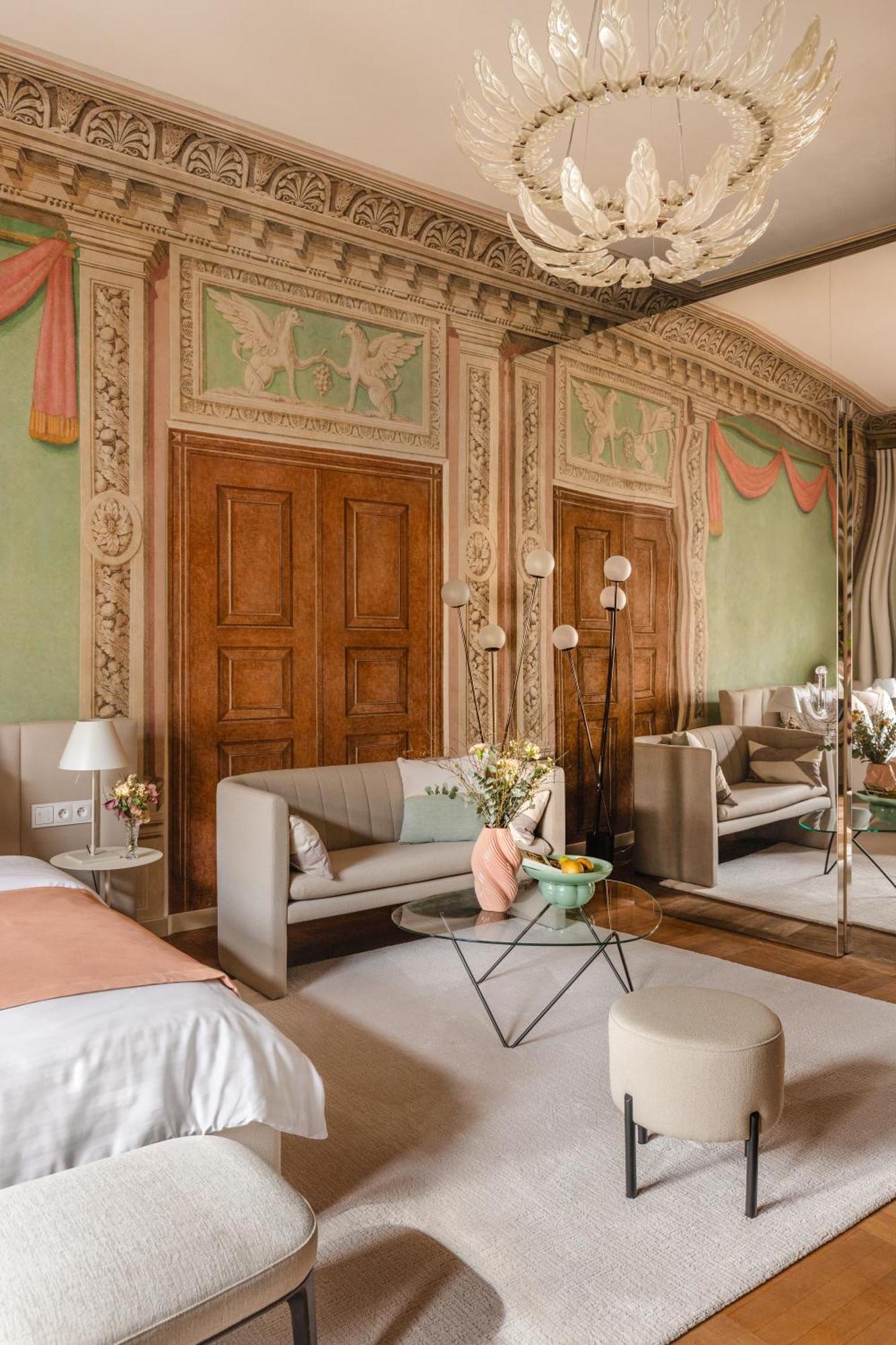 Deluxe Queen Room
